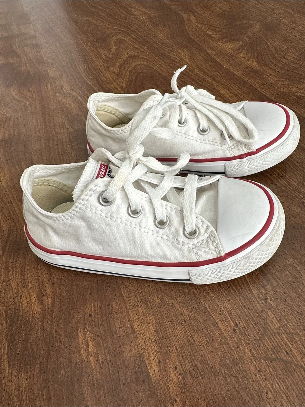Converse low top